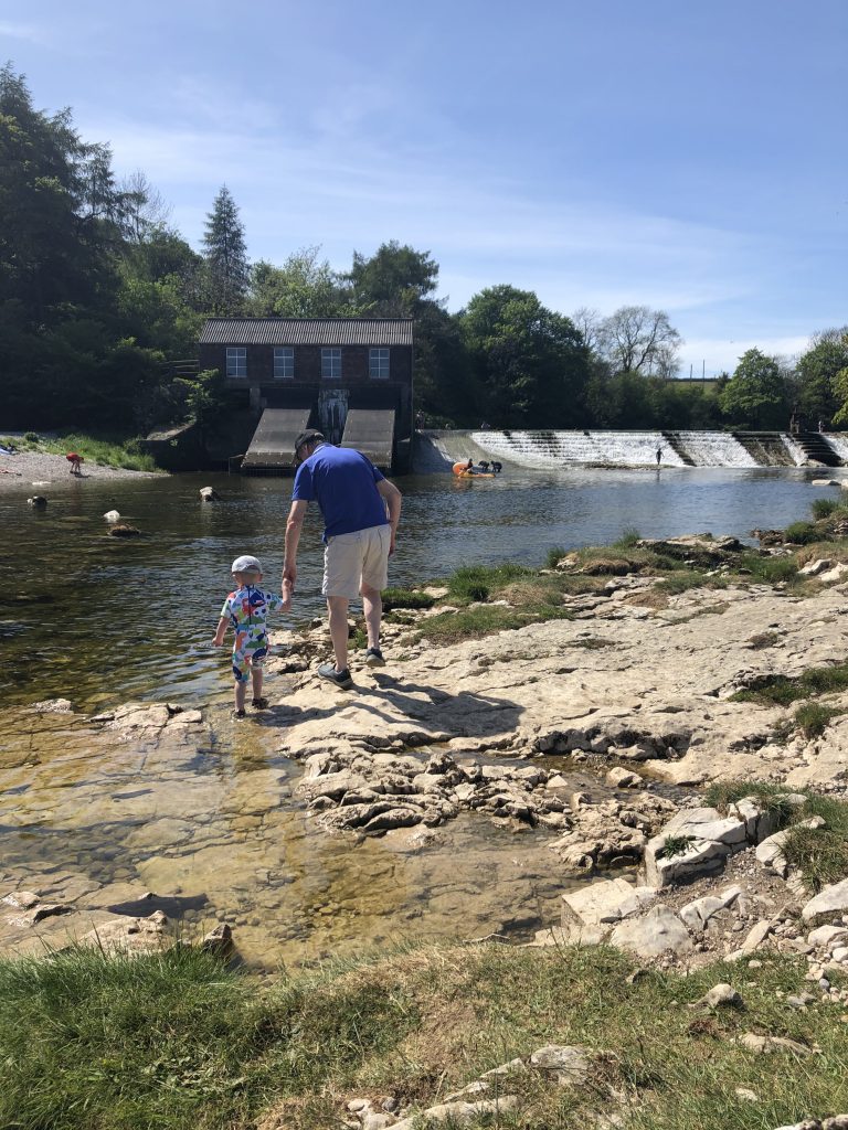 Hydro electric plant and a paddle spot