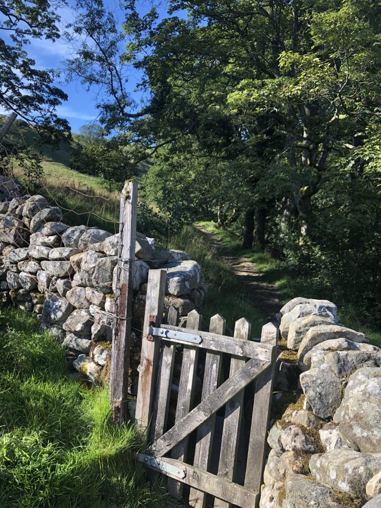 start of the walk to trollers gill